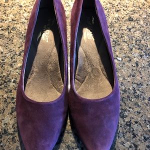 Suede Plum pumps Aerosoles